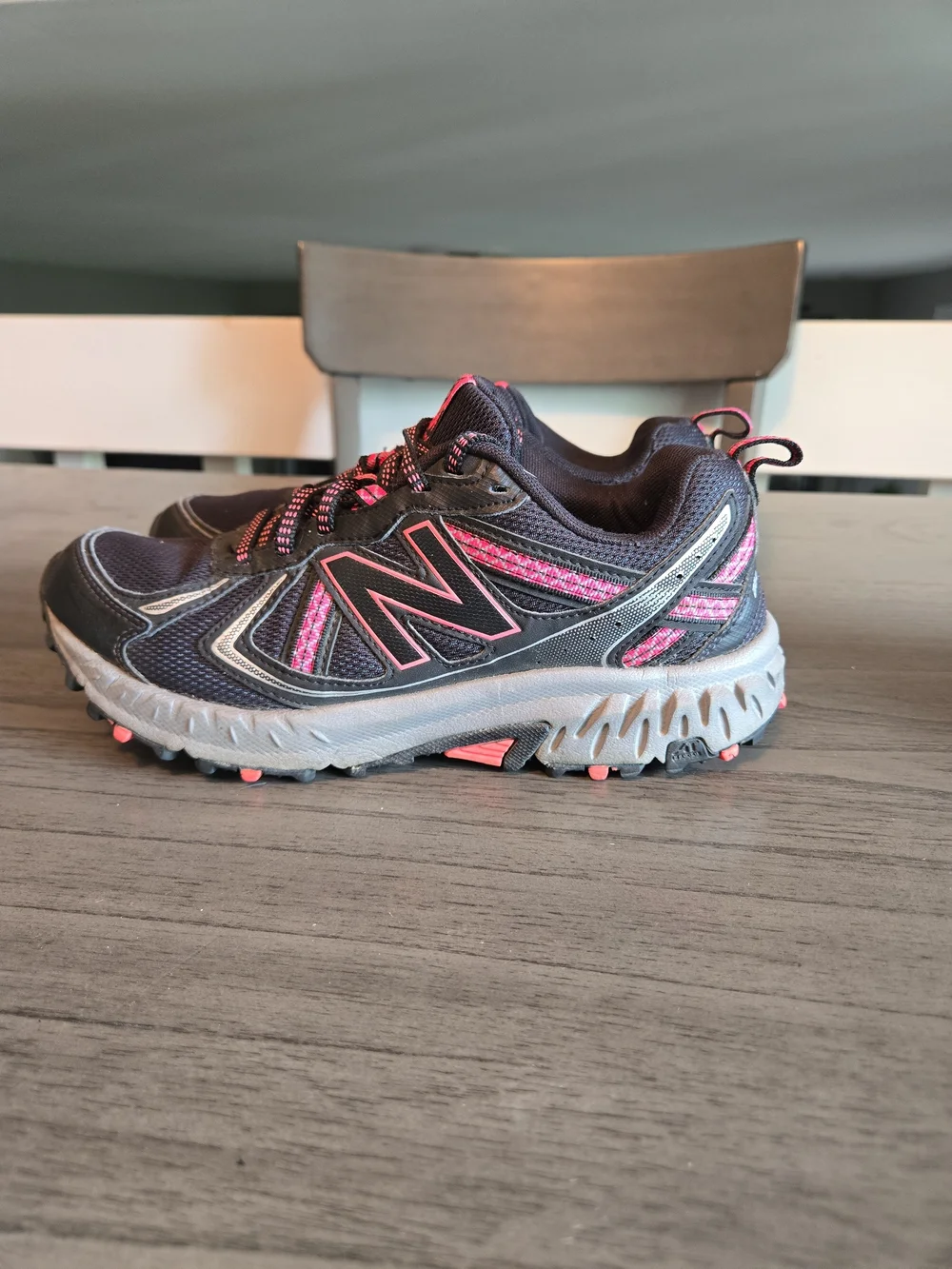 New Balance 410v5 Womens Trail Running Shoes Black Pink 8.5